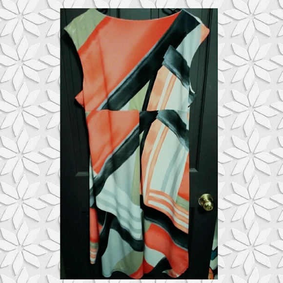 Women's dress - Picture 2 of 4